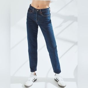 Levis| Aritzia Wedgie Iconic dark denim jeans 27